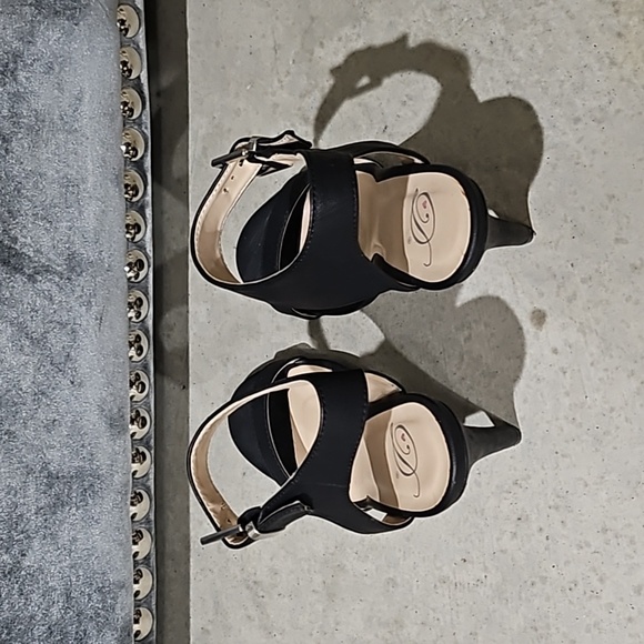 Stylish Strap Black Heels - Picture 3 of 5